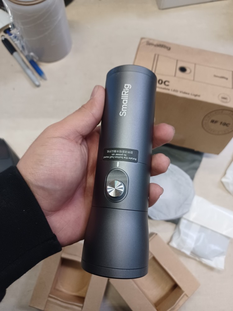 SmallRig LQ-4634 Portable Hand Focusable LED Light 3 Differnet Colors