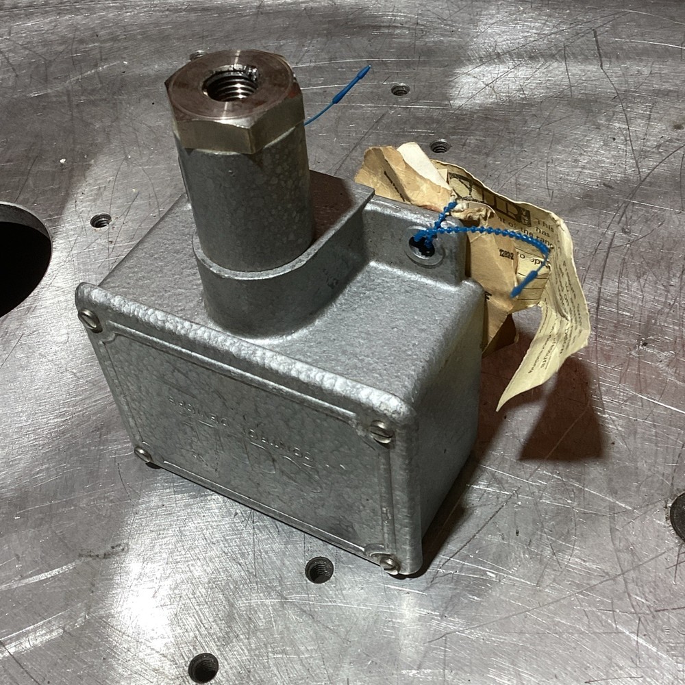 SOR 6NN-K2-PP PRESSURE SWITCH 3-30PSI NOS