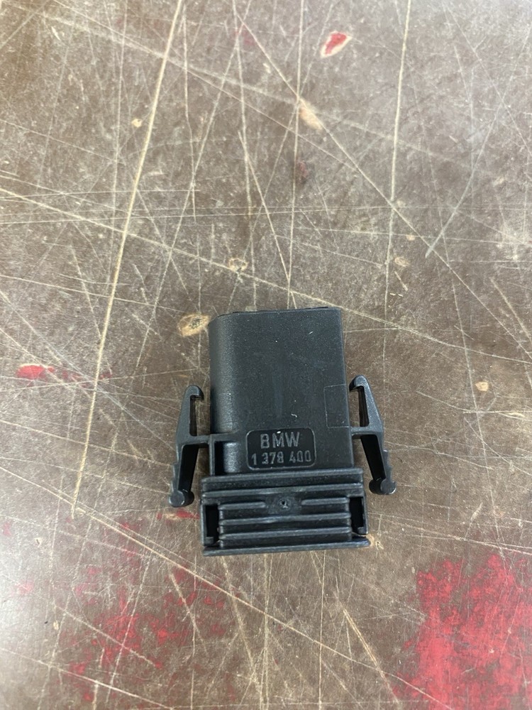 NEW Genuine BMW E28 E30 E31 E32 E34 E36 Z3 Plug Terminal Black 61131378400