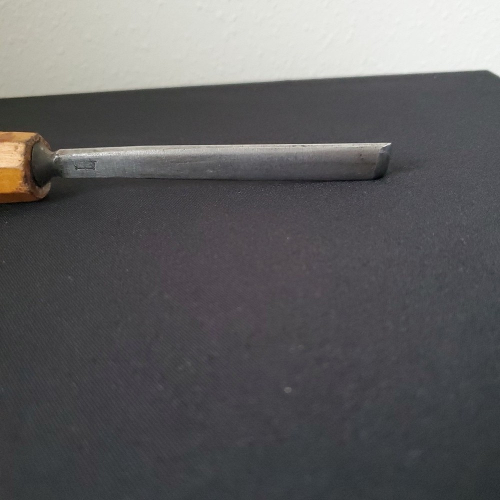 VINTAGE MARKED BUT UNKNOWN BEVEL EDGE CHISEL #4