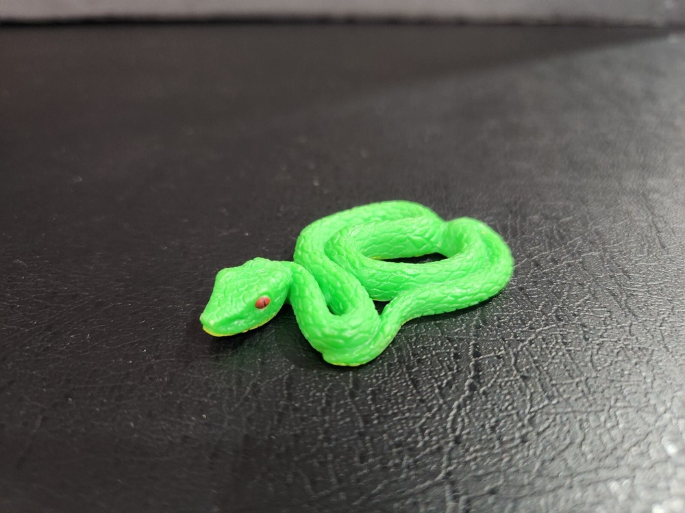 Yowie Superpowers Series 7 Ruby-eyed Green Pitviper