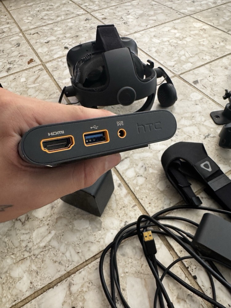 HTC Vive VR Headset Bundle + Pro Audio Strap (Read Description)