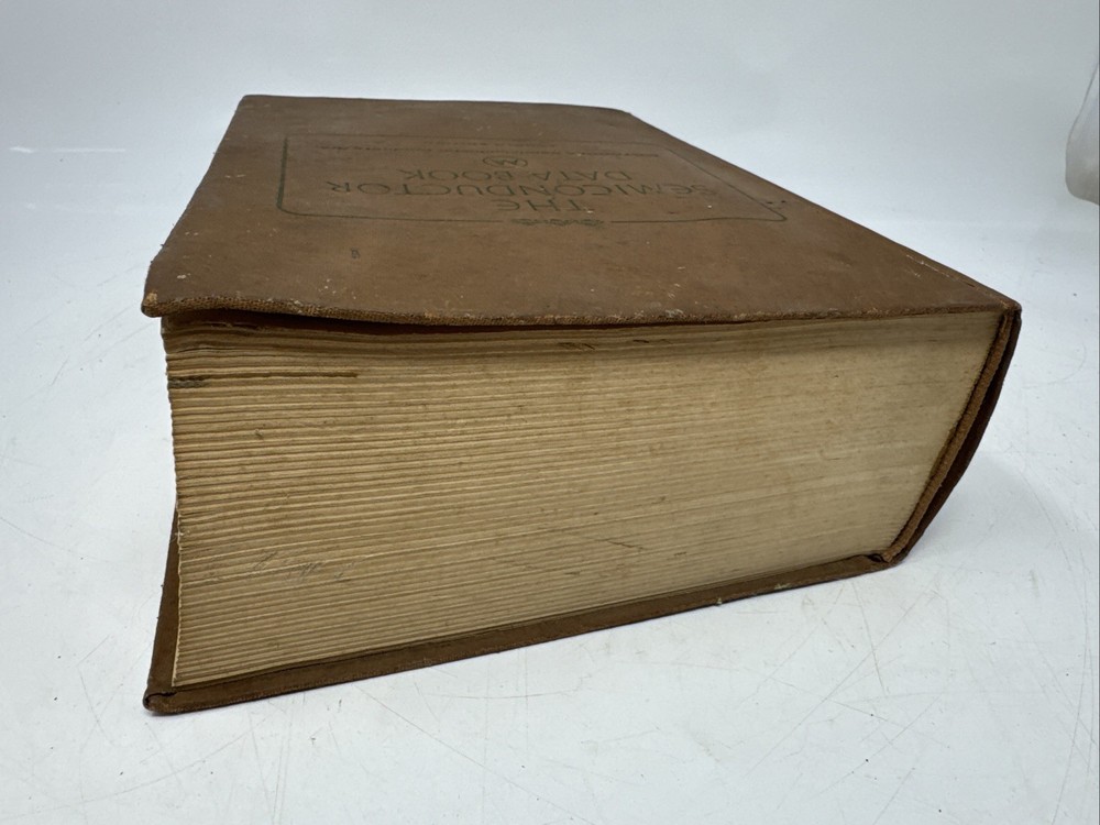Motorola Semiconductor Products - The Semiconductor Data Book, 4th Edition .1969
