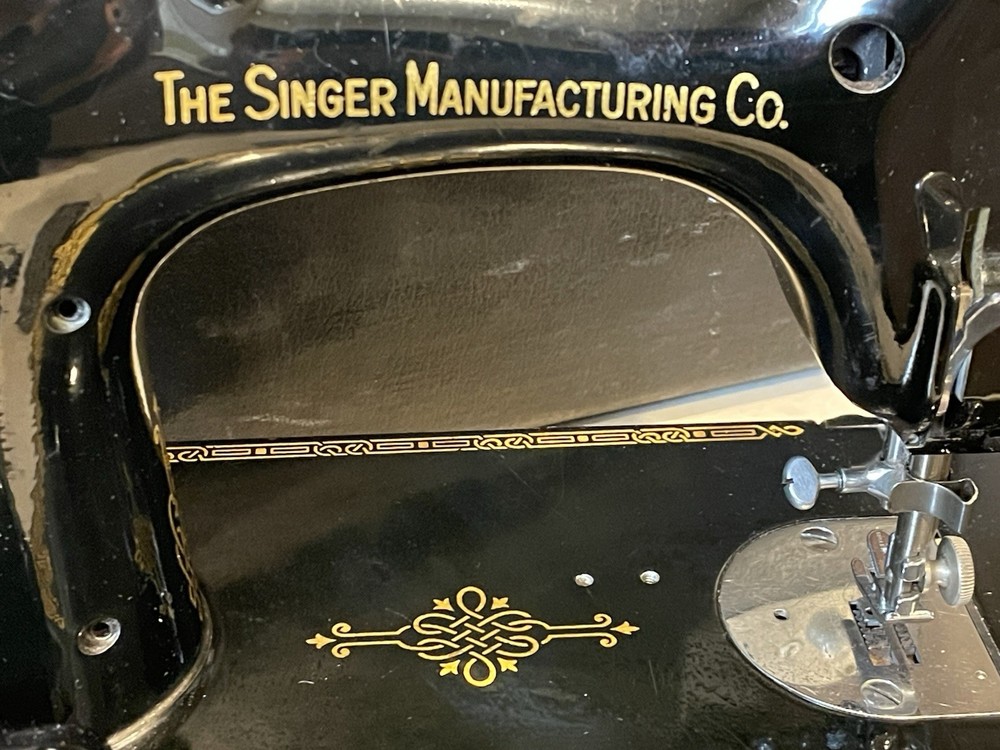 Singer 1951 Centennial Featherweight Sewing Machine + Original Case - Works