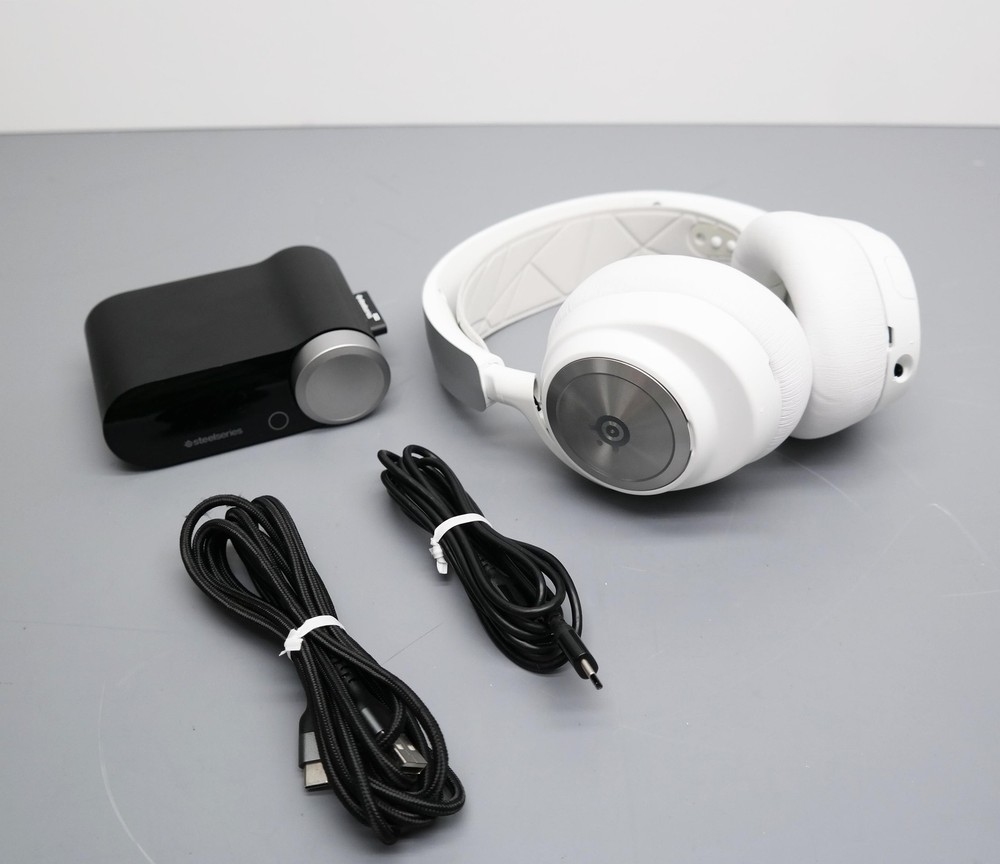 SteelSeries Arctis Nova Pro 61524 Wireless Multi Gaming Headset - White