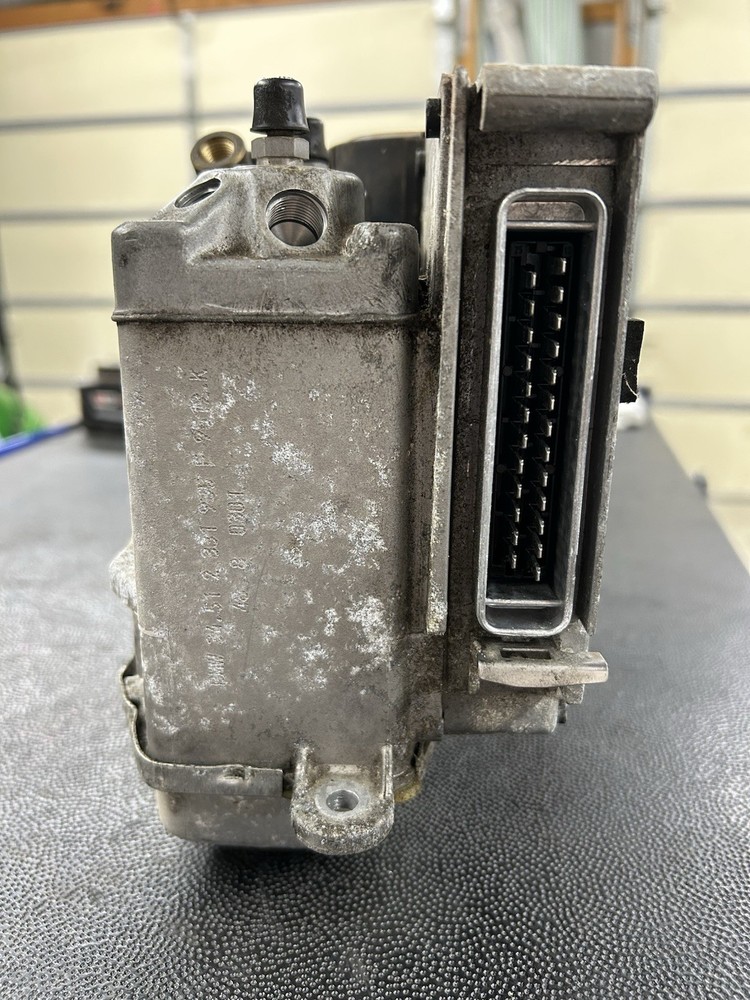 1999 BMW R1100RT ABS control module pump assembly Good condition!
