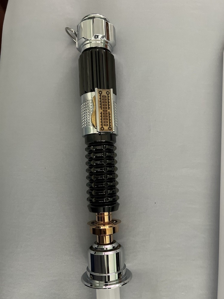Thin Neck Saber – Model Luke V1 (Baselit, with sound).