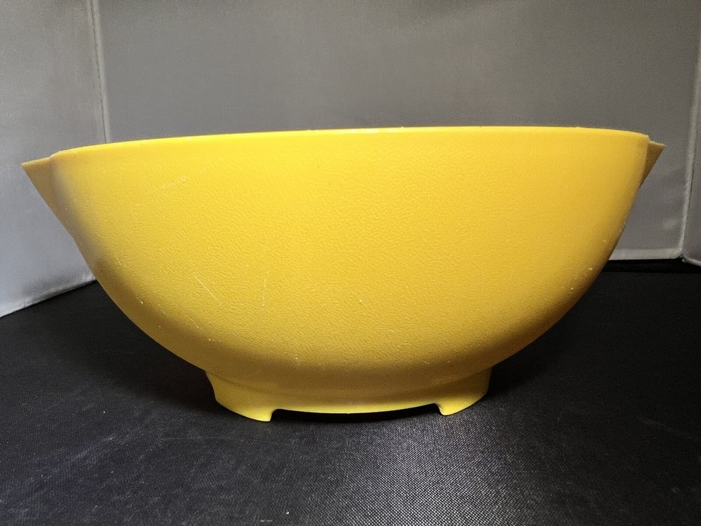 Vintage Tupperware Colander Pasta Strainer 1 Quart Yellow #1200 w/ Handle