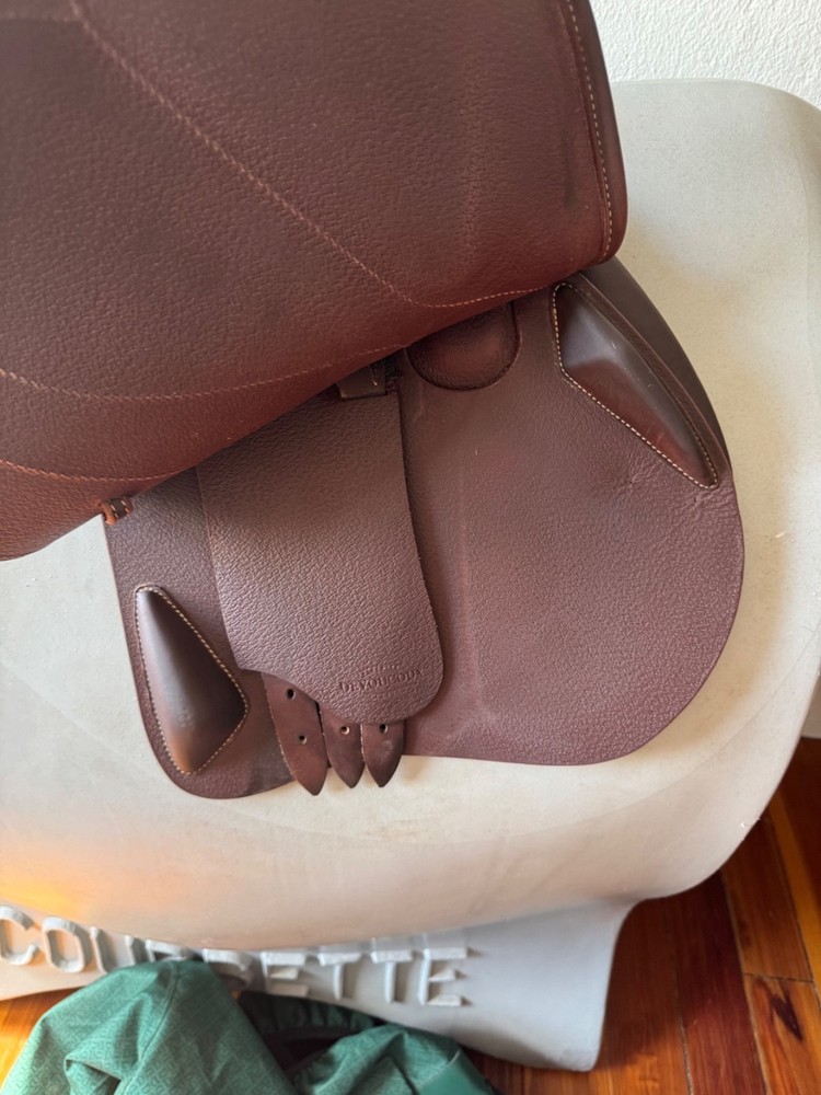 17" Devoucoux Biarritz O Saddle - 2AA - 2022 - Full Buffalo - Mint!