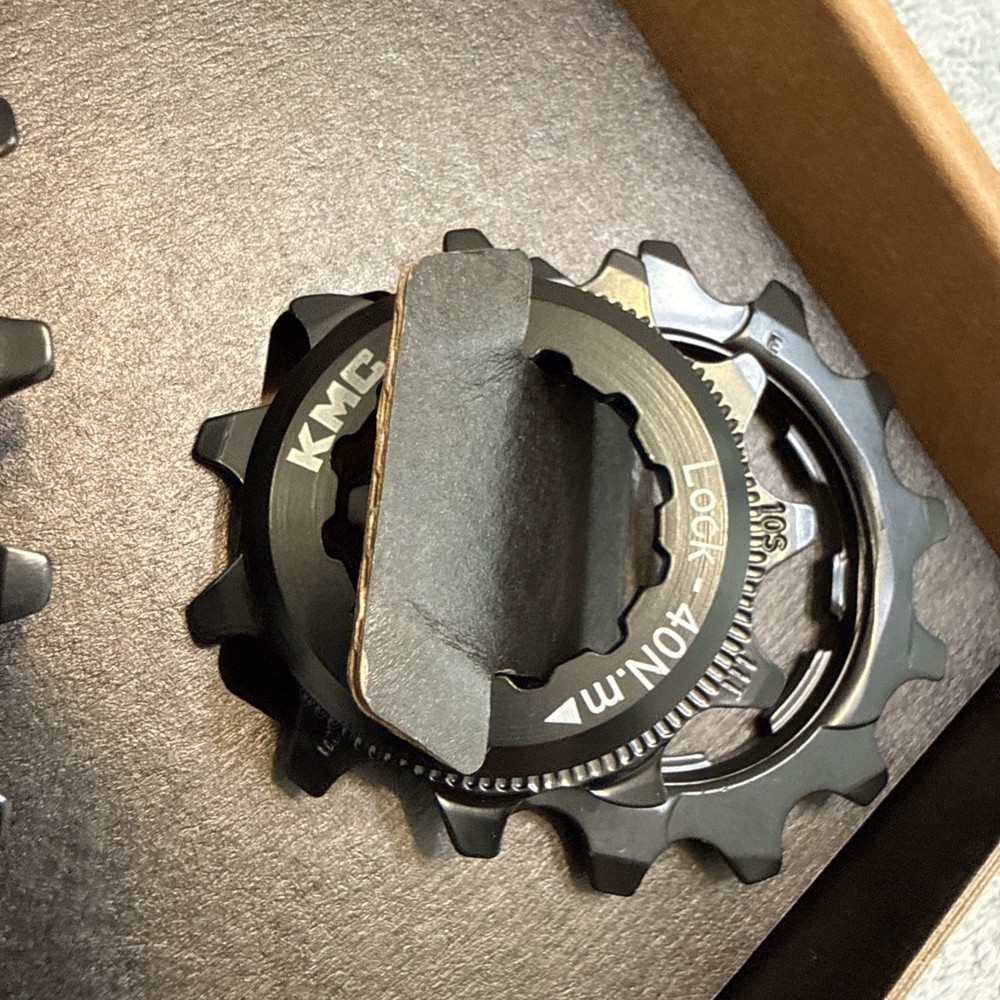 KMC REACT Cassette - 10-Speed 11-42t HG Driver Compatible Black [ftl]