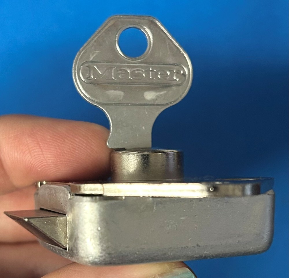 Master Lock No. 1714 Spring Latch Built-In Locker Lock Keyed Different w/2 Keys