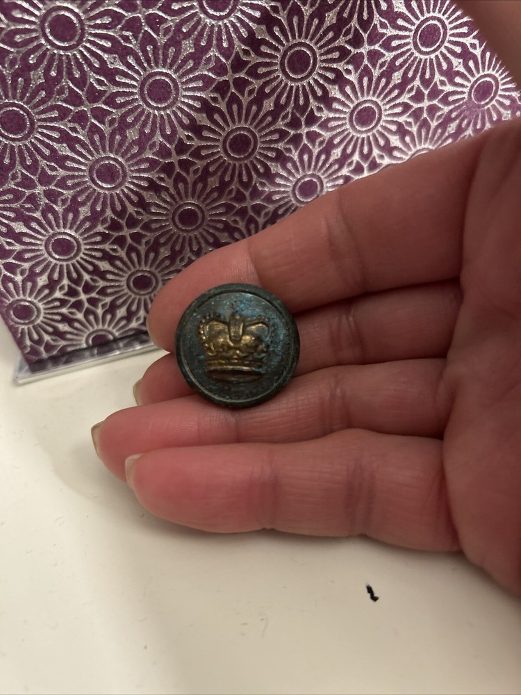 Queen's crown, diameter 24.5 mm, general police pattern, without chrome button