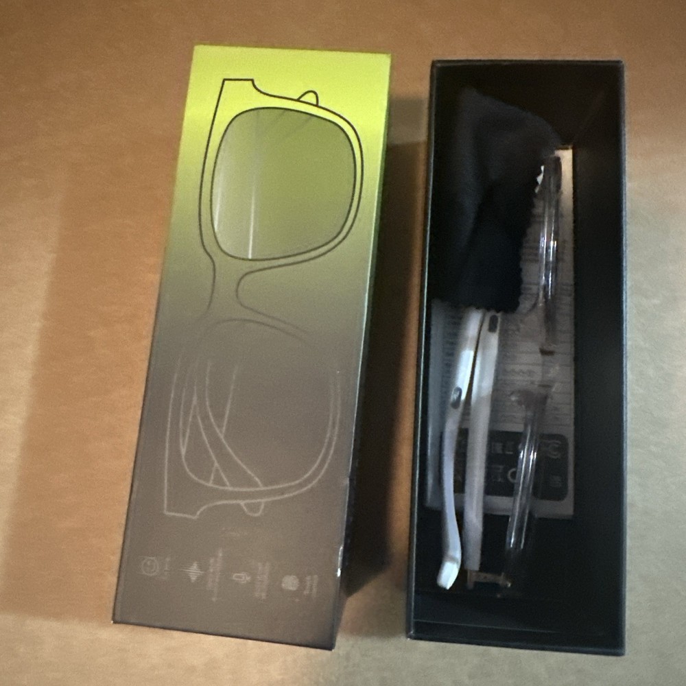 Bluetooth, smart glasses with UV protection