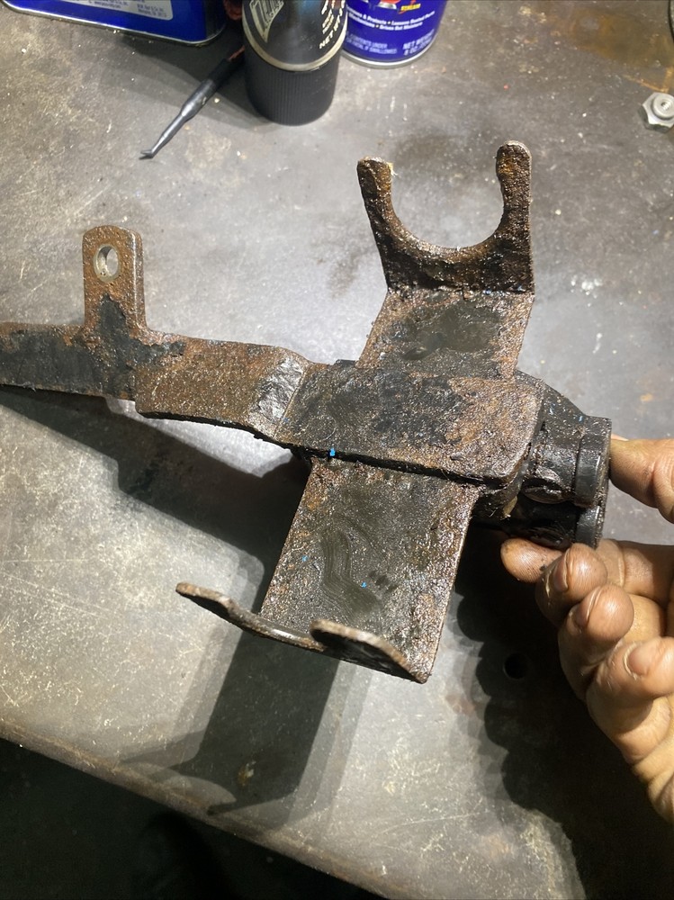 Mercruiser IO fuel filter and pump bracket