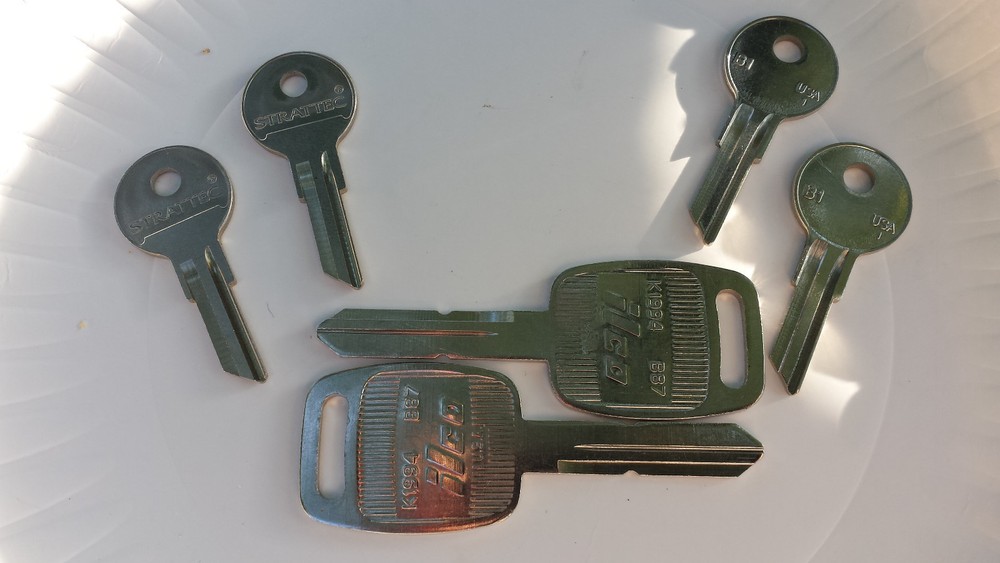 Peterbilt-Keys-Lost keys Replaced-Extra keys-Locksmith-USA-keys by code number