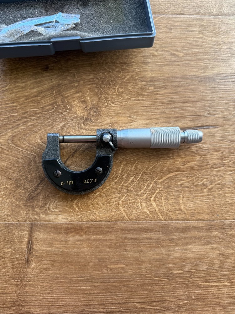 Micrometer Caliper 1 inch w/case Excellent Condition, barely used