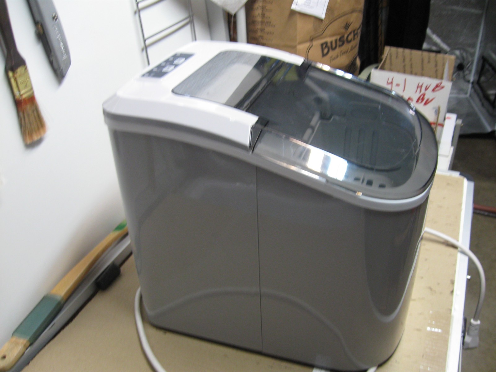 Portable Ice Maker, Frigidaire, Countertop/Picnic Table/Camping, Used Once