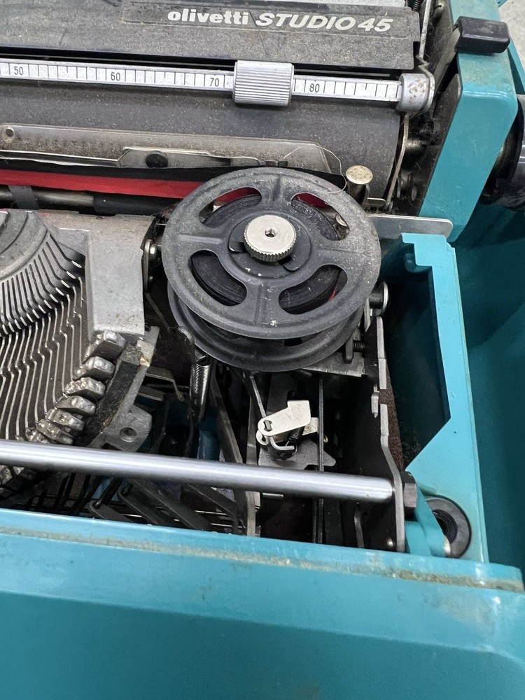 Teal Olivetti Studio 45 Elite Typewriter with Teal Case