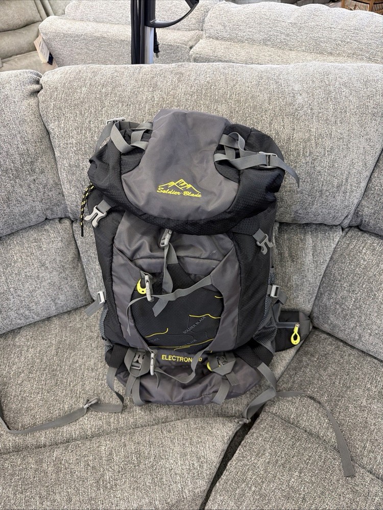 Soilder Blade 60 Electron Hiking Backpack Excellent Condition Adjustable Large