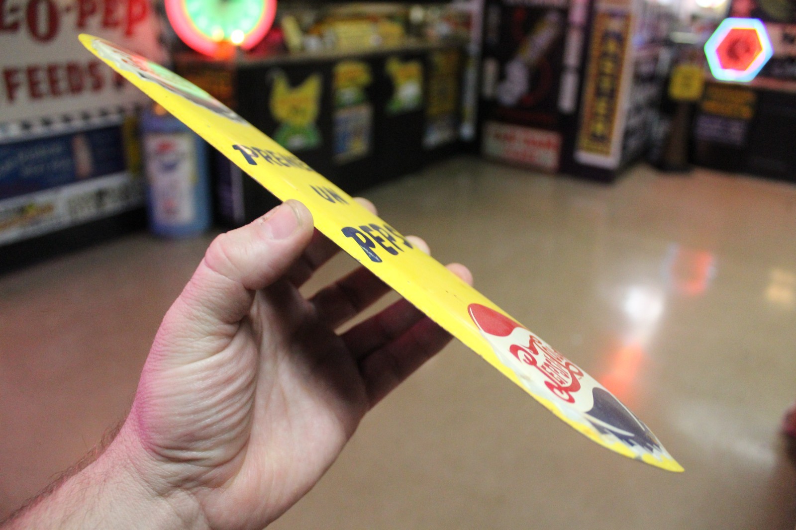 RARE 1950s PRENEZ UN PEPSI COLA STAMPED PAINTED METAL DOOR SIGN POP SODA COKE