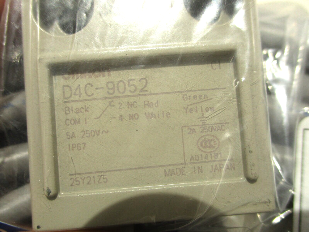 NEW OMRON D4C-9052 LIMIT SWITCH