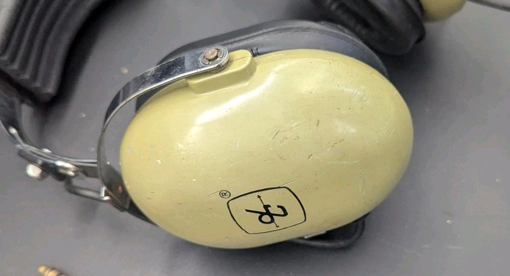 David Clark H3332 Ground Support Headset Lot 2 -UNTESTED AS-IS READ DESCRIPTION