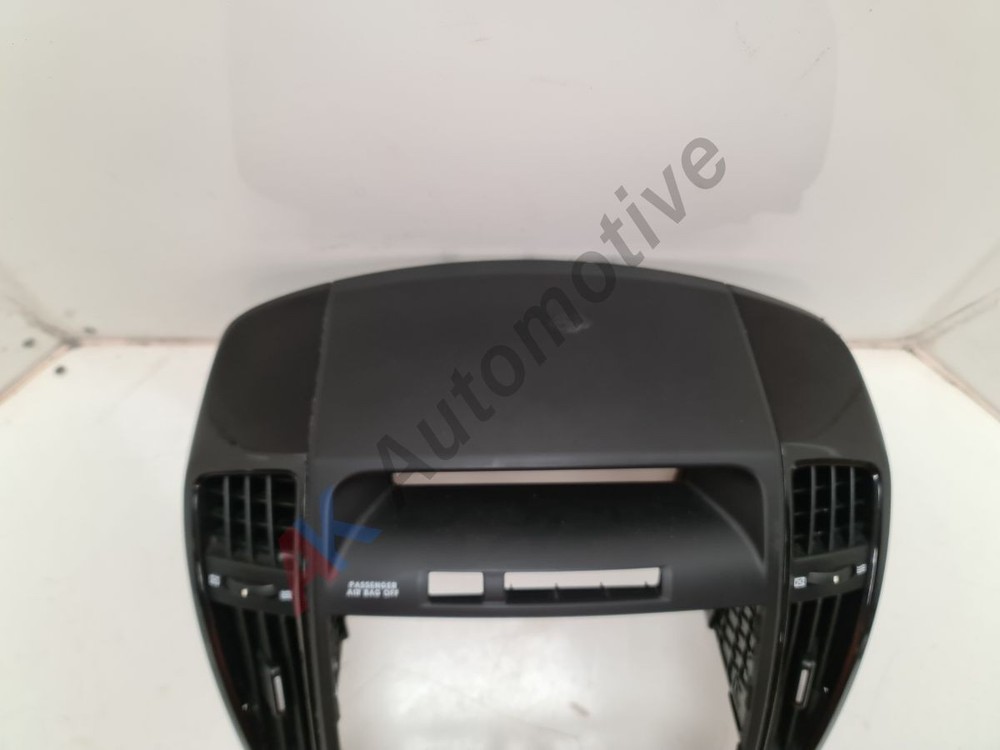 Kia Ceed ED MK1 2006-2012 Centre Dash Panel Stereo Surround with Vents