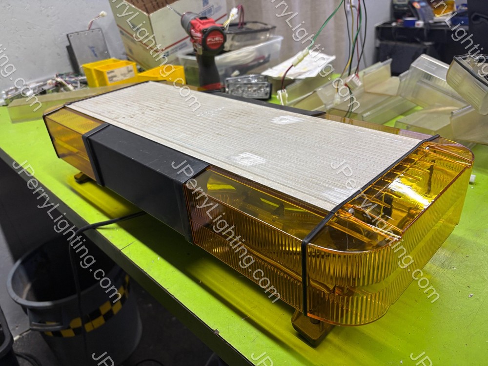 ONE Whelen Edge 9000 Mini BASIC Light Bar 26-28”