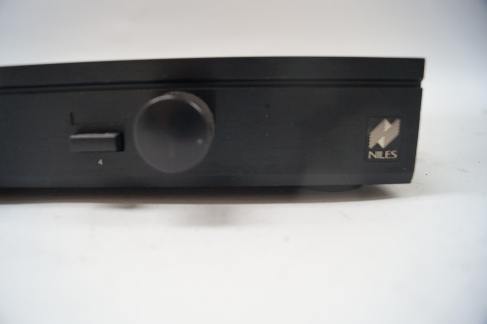 NILES Audio Corp SSVC-4 Speaker Selector / Volume Control System WORKING E211