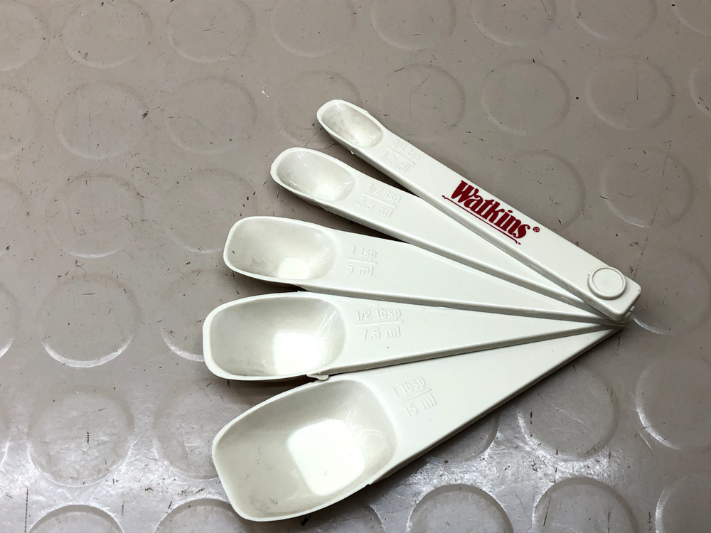 Vintage WHITE Measuring Spoons Ring Set