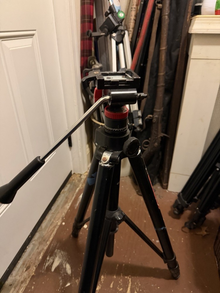 Red Accent VTR 90ra Tripod