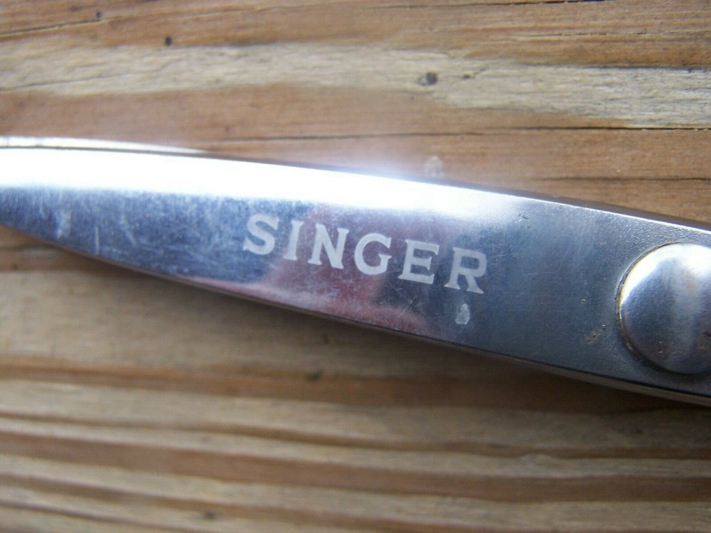Vintage #207 SINGER Pinking Shears / Scissors marked BRAZIL