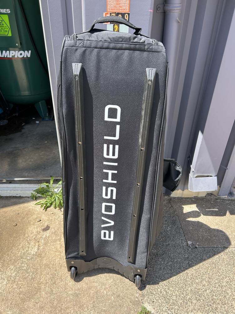 **New W/ Tags** EVOSHIELD ROLLING BASEBALL BAT BAG (black And White)