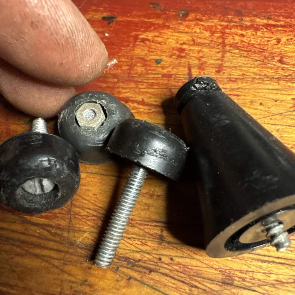 K . W . ELECTRONICS Misc Feet Lot LG/SM TRANSCEIVER KW 2000B/2000A