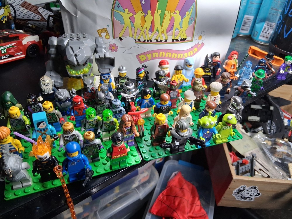lego minifigures lot