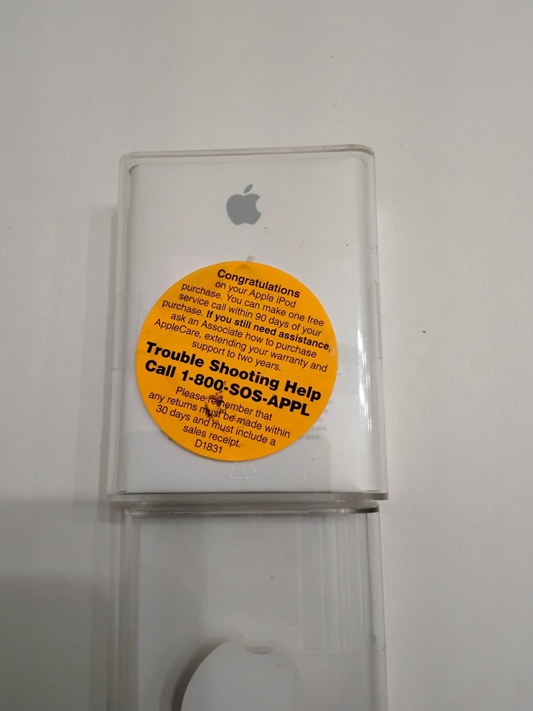 Apple iPod Nano 3rd Generation Silver 4GB MA978LL