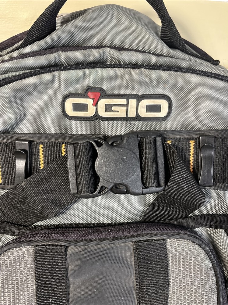 Ogio Recon Backpack Hiking Tek Spec Straps Pockets 2003 VGUC