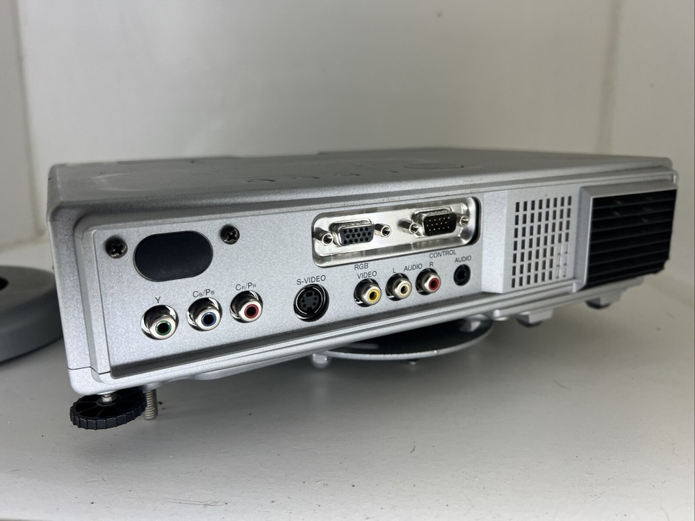 Hitachi Projector CP-S225 Multimedia Mobile LCD Projector With Mount and Remote