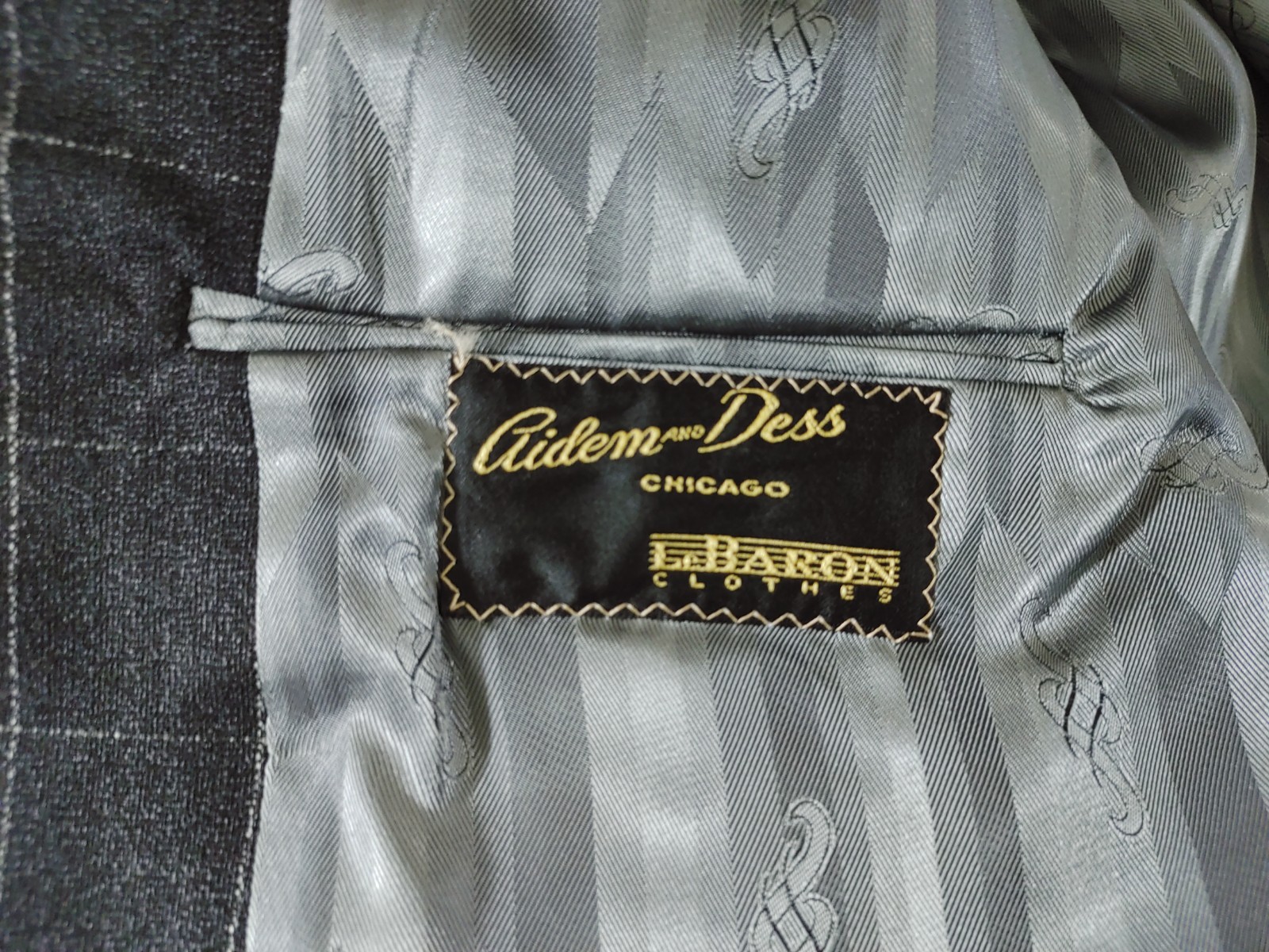 Vintage LeBaron Men's 40/41S Sport Coat Wool Charcoal Gray Black Check Jacket