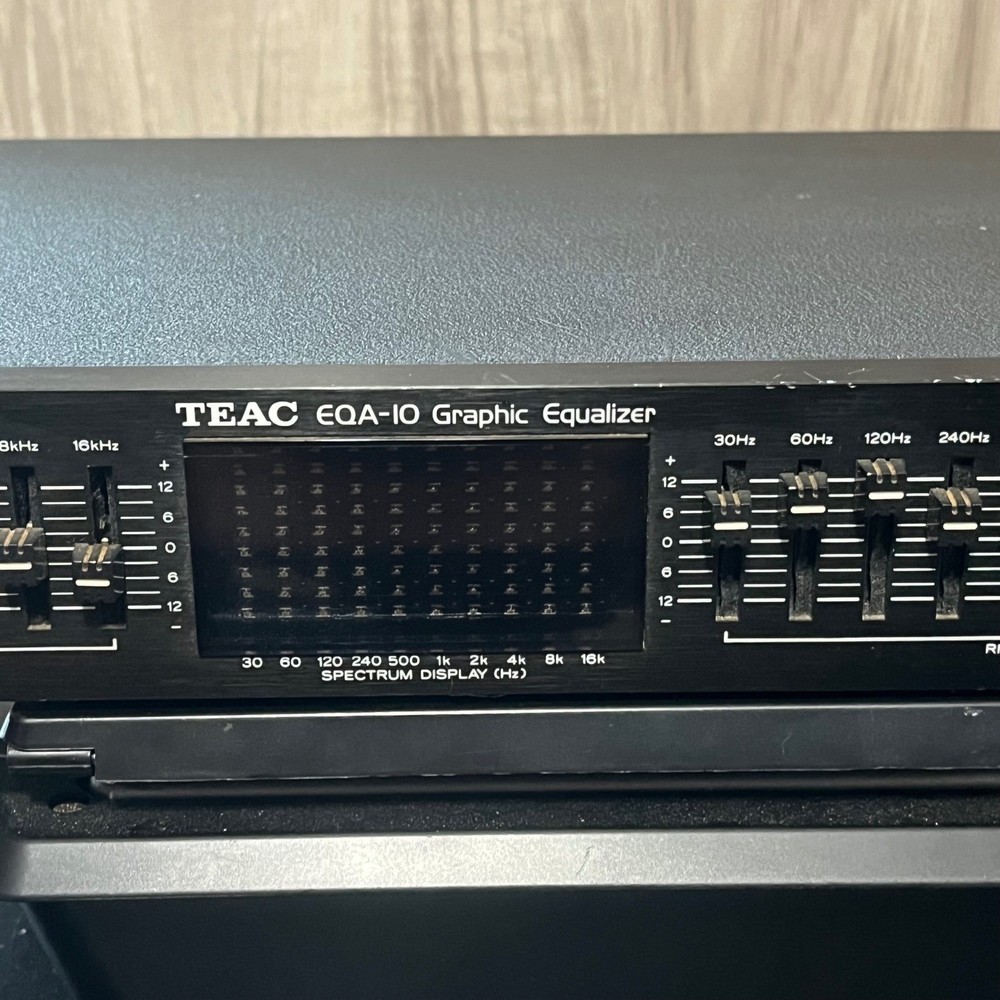 TEAC EQA-10MKII Graphic Equalizer Powers On