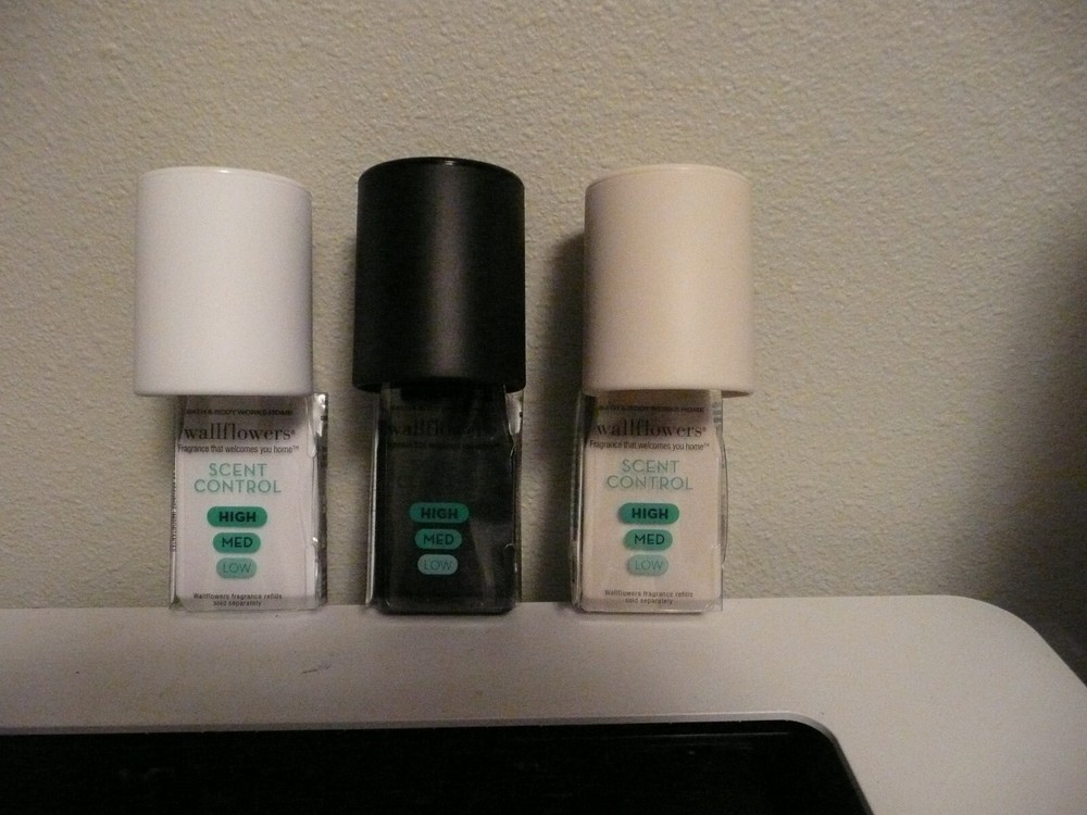 WALLFLOWERS PLUG - SCENT CONTROL - CHOOSE COLOR