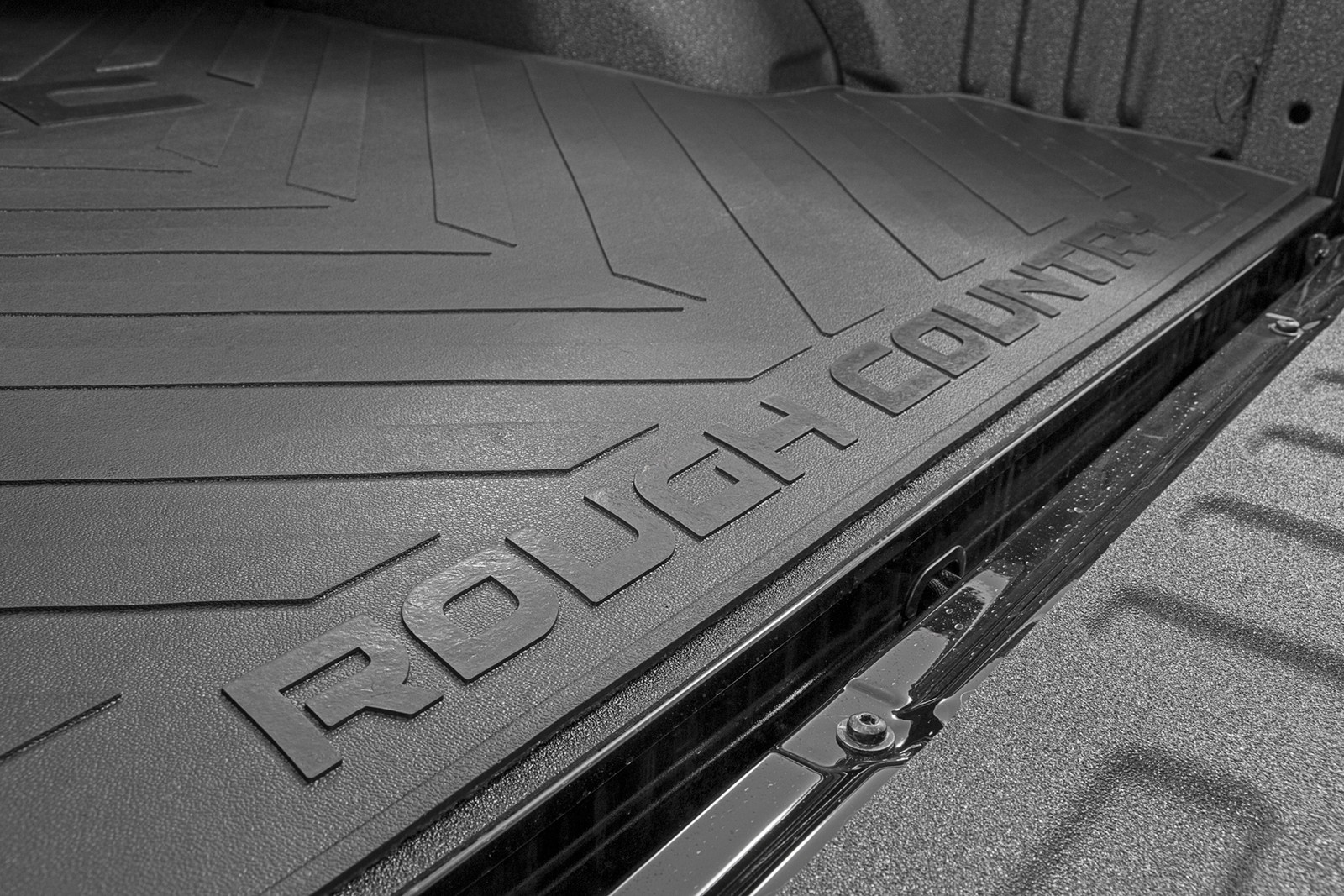 Rough Country Rubber Bed Mat for 2020-2025 Chevy/GMC 2500HD | 6'9" Bed - RCM691