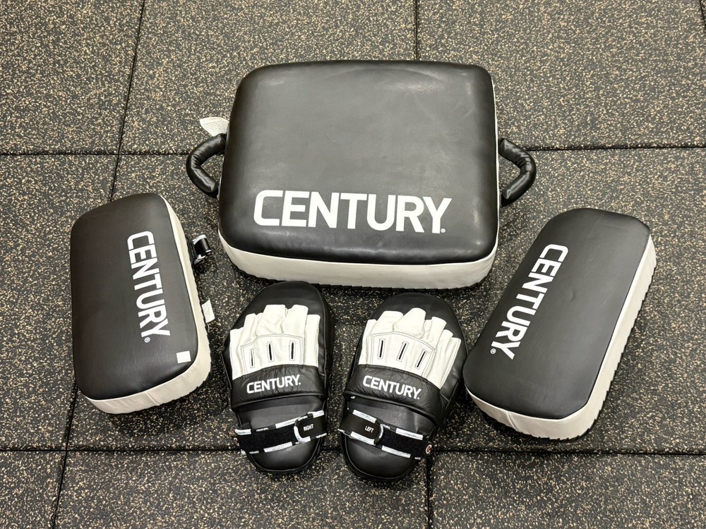 Century Creed Kick Pad Set +