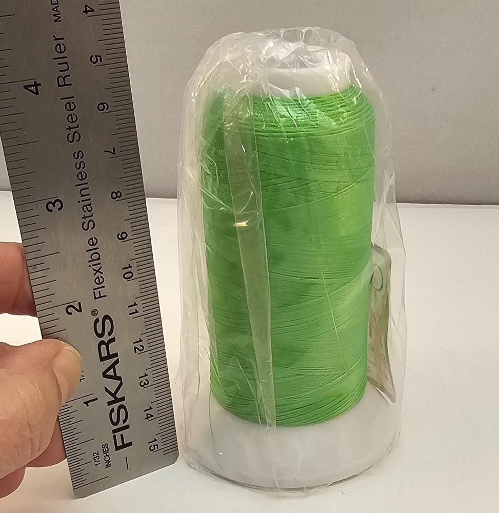 Superior Threads Art Studio Colors Trilobal Polyester 2000yds Spring Leaf #301