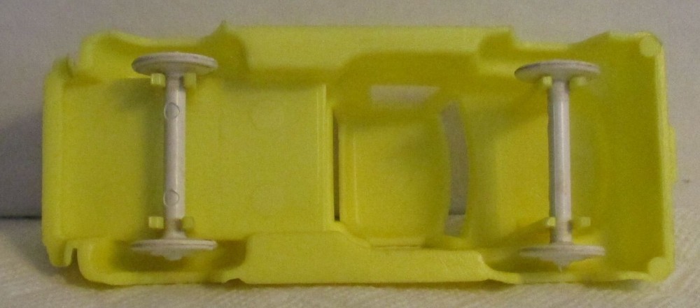 PLASTICVILLE PICKUP TRUCK YELLOW
