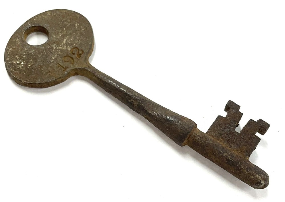 1Vintage Long Skeleton Key. #192