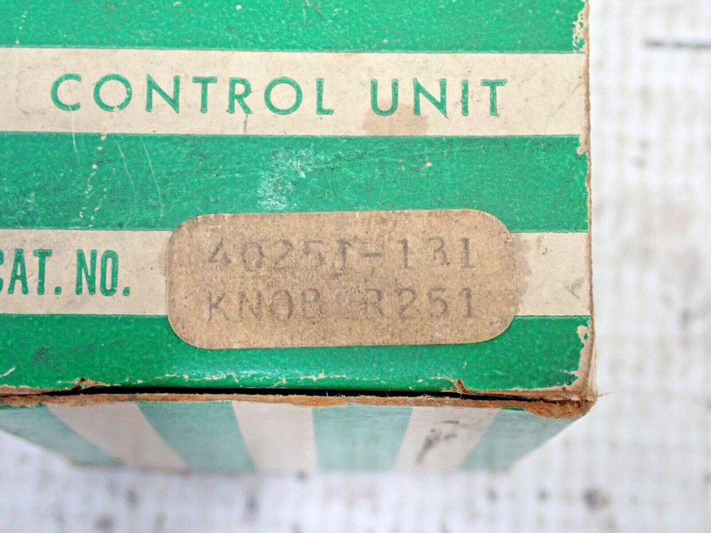 REES 40251-131 KNOB Selector Switch 3 Position Maintain - NEW IN BOX