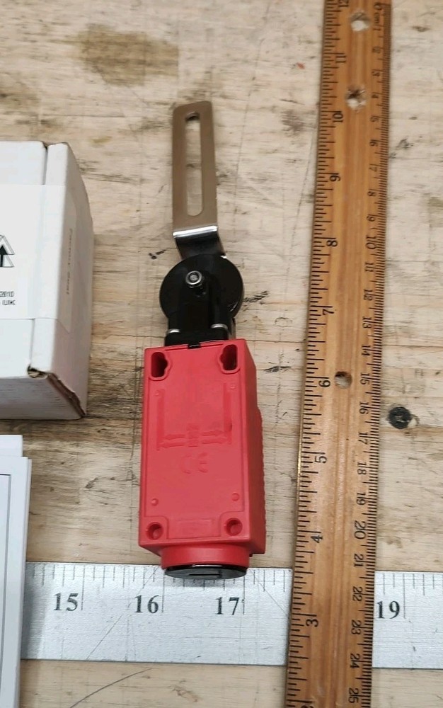 NEW IDEM SAFETY Interlock SWITCH IDIS-192005 240VAC