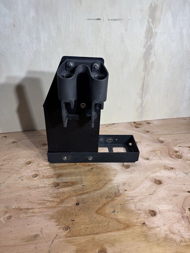 R11-2425 BRACKET - GLADHAND  FRAME COMPONENTS Kenworth