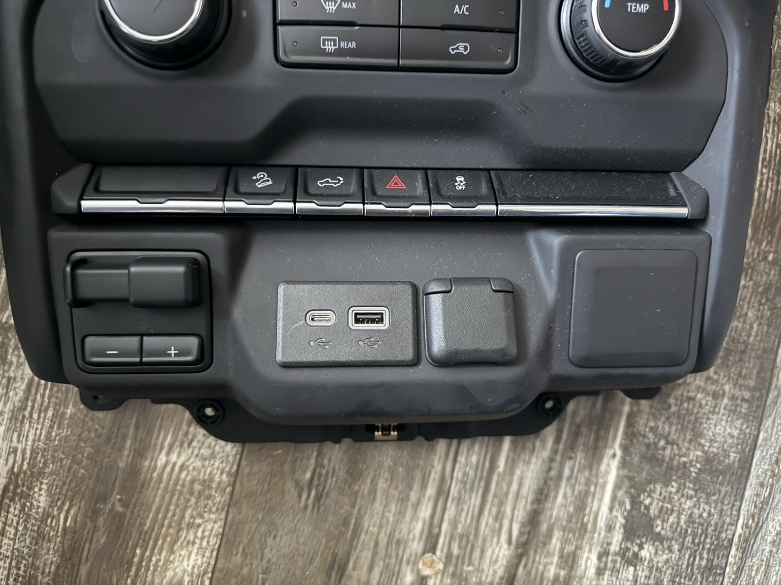 2021 CHEVY SILVERADO 2500 RADIO CONTROL PANEL 8" DISPLAY 84542734 HEAT/AC DASH